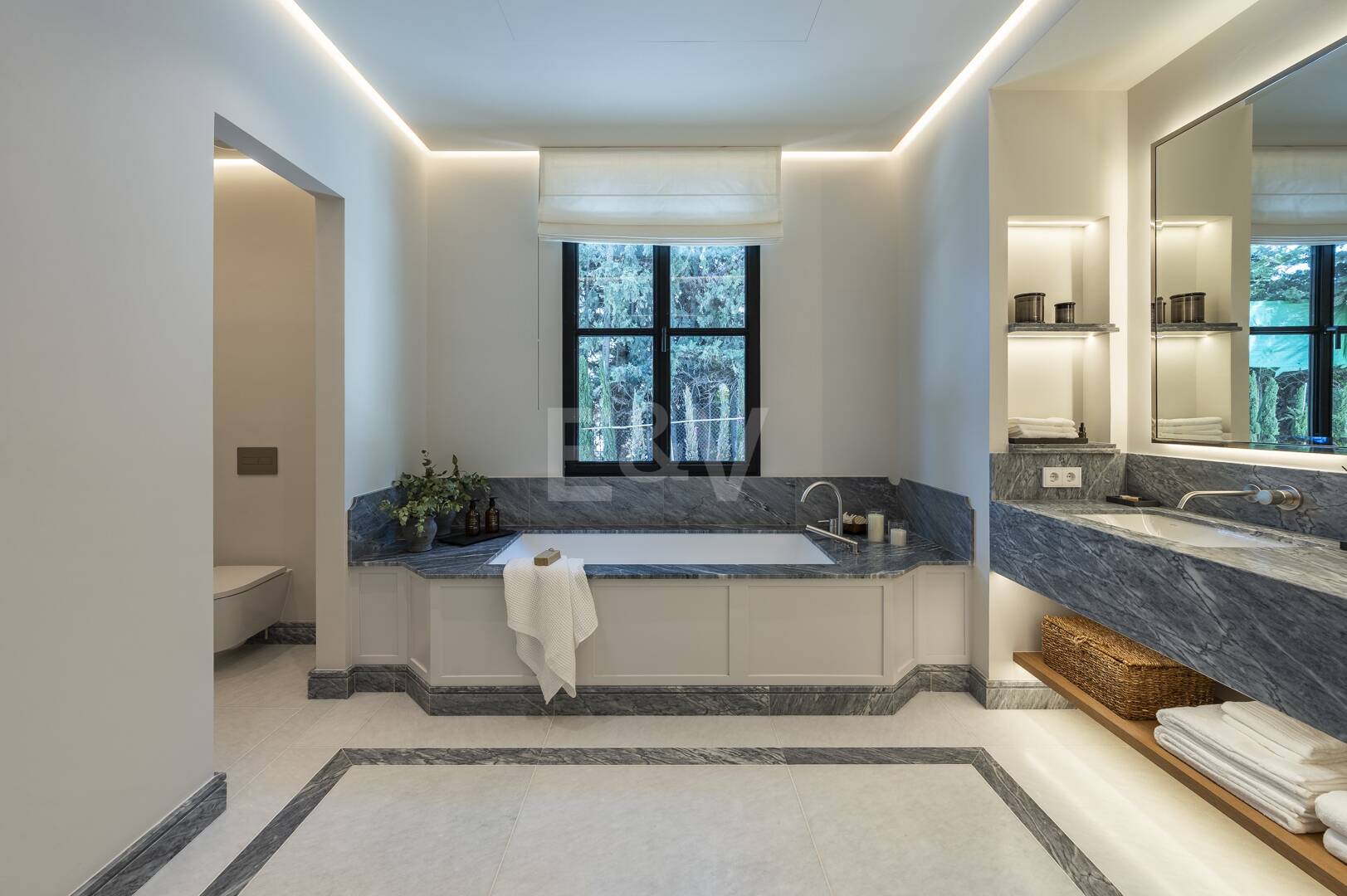 Cascada de Camoján: Modernes klassisches Juwel mit Meerblick