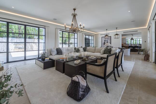 Cascada de Camoján: Modernes klassisches Juwel mit Meerblick