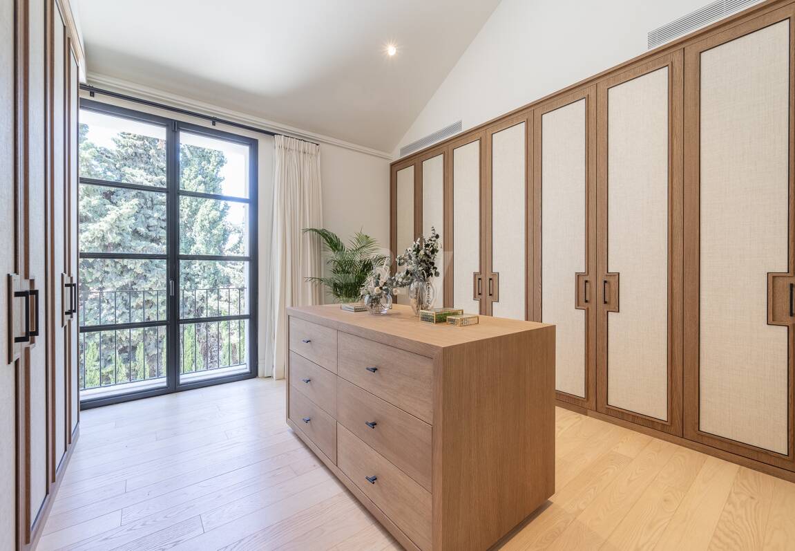 Cascada de Camoján: Modernes klassisches Juwel mit Meerblick