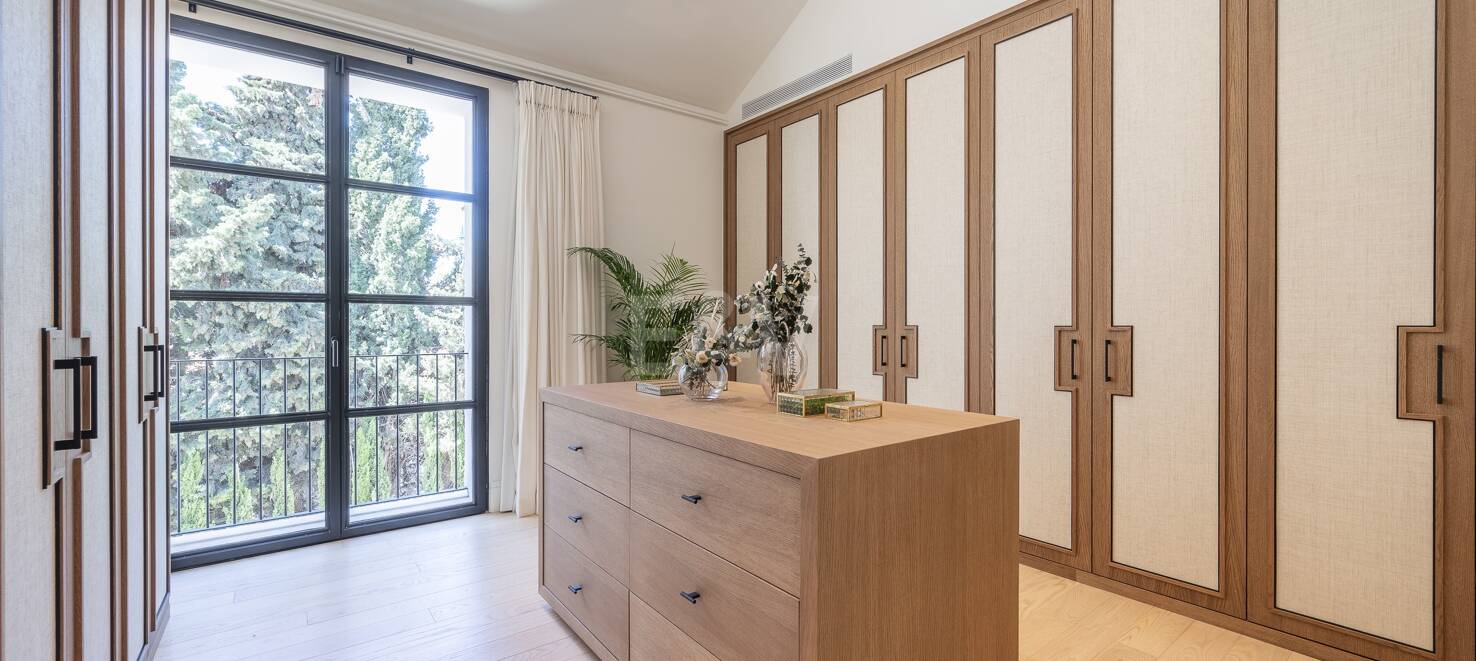 Cascada de Camojan: Modern Classic Jewel with Sea Views