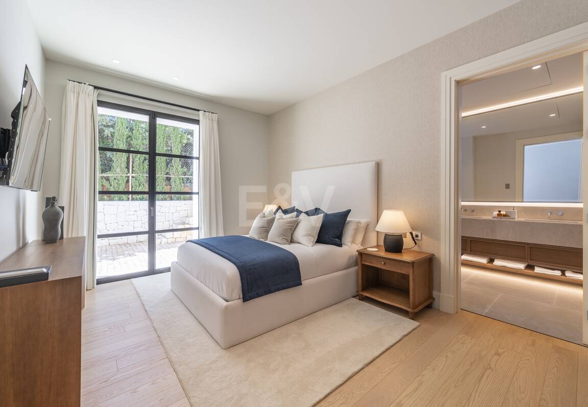 Cascada de Camoján: Modernes klassisches Juwel mit Meerblick