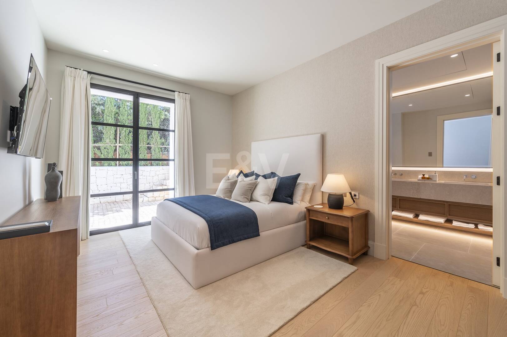 Cascada de Camoján: Modernes klassisches Juwel mit Meerblick