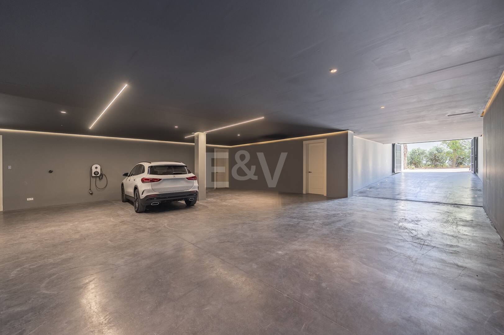 Cascada de Camoján: Modernes klassisches Juwel mit Meerblick