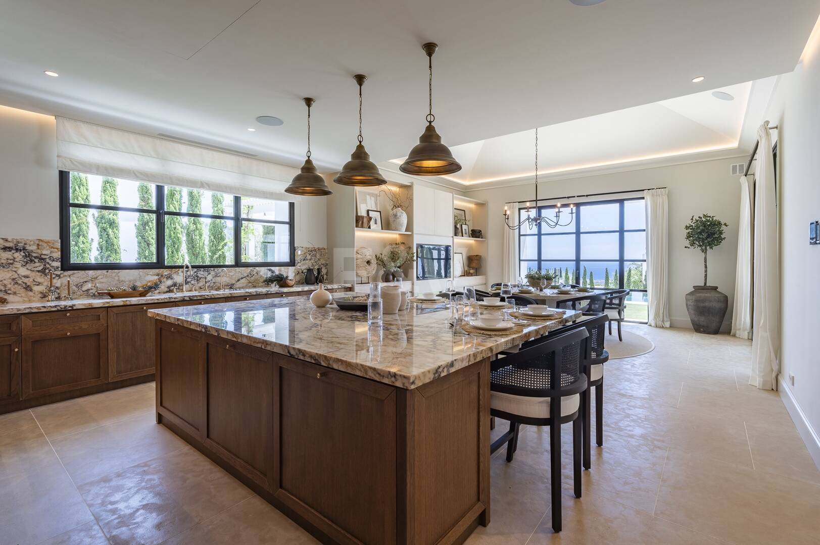 Cascada de Camoján: Modernes klassisches Juwel mit Meerblick