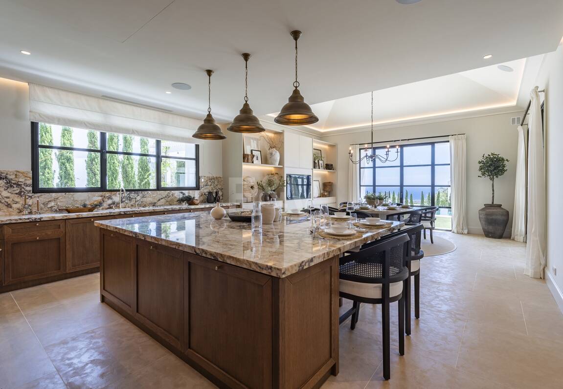 Cascada de Camoján: Modernes klassisches Juwel mit Meerblick