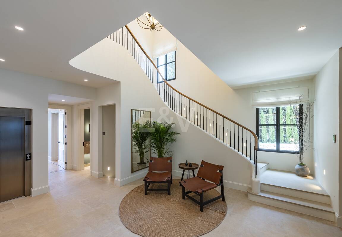 Cascada de Camoján: Modernes klassisches Juwel mit Meerblick