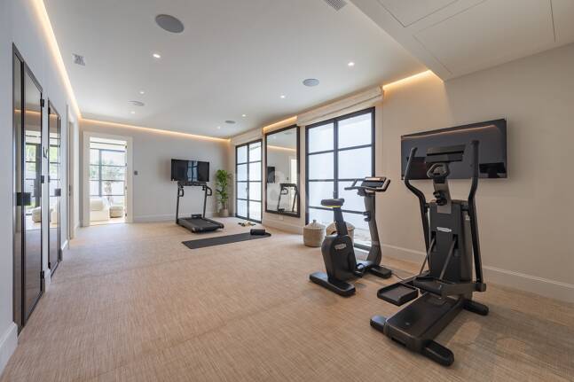 Cascada de Camoján: Modernes klassisches Juwel mit Meerblick