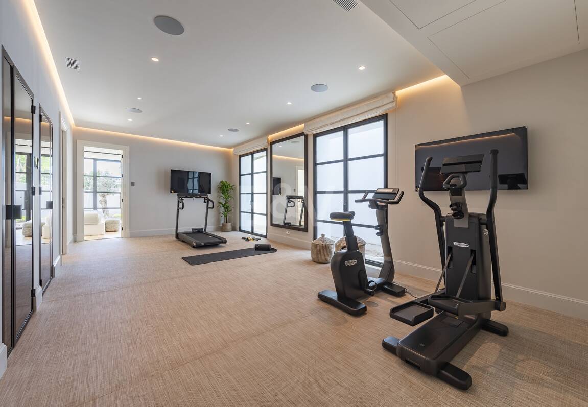 Cascada de Camoján: Modernes klassisches Juwel mit Meerblick