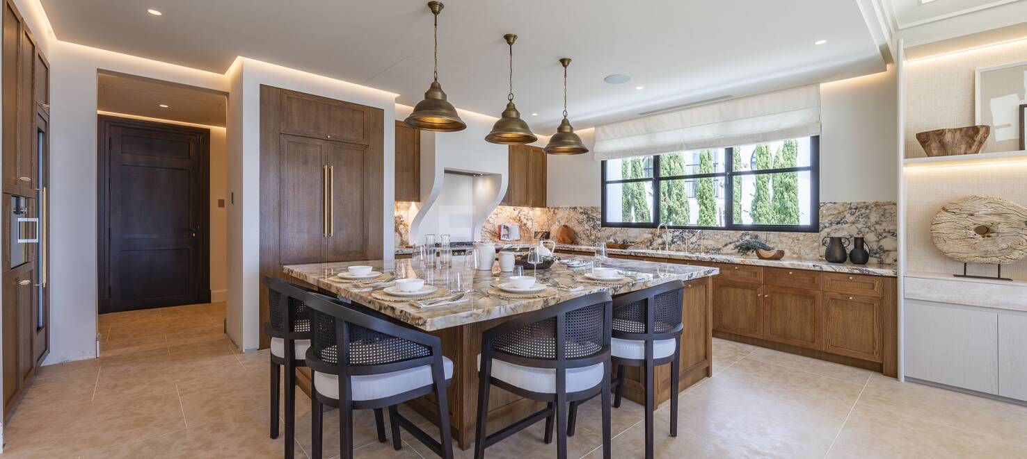 Cascada de Camojan: Modern Classic Jewel with Sea Views