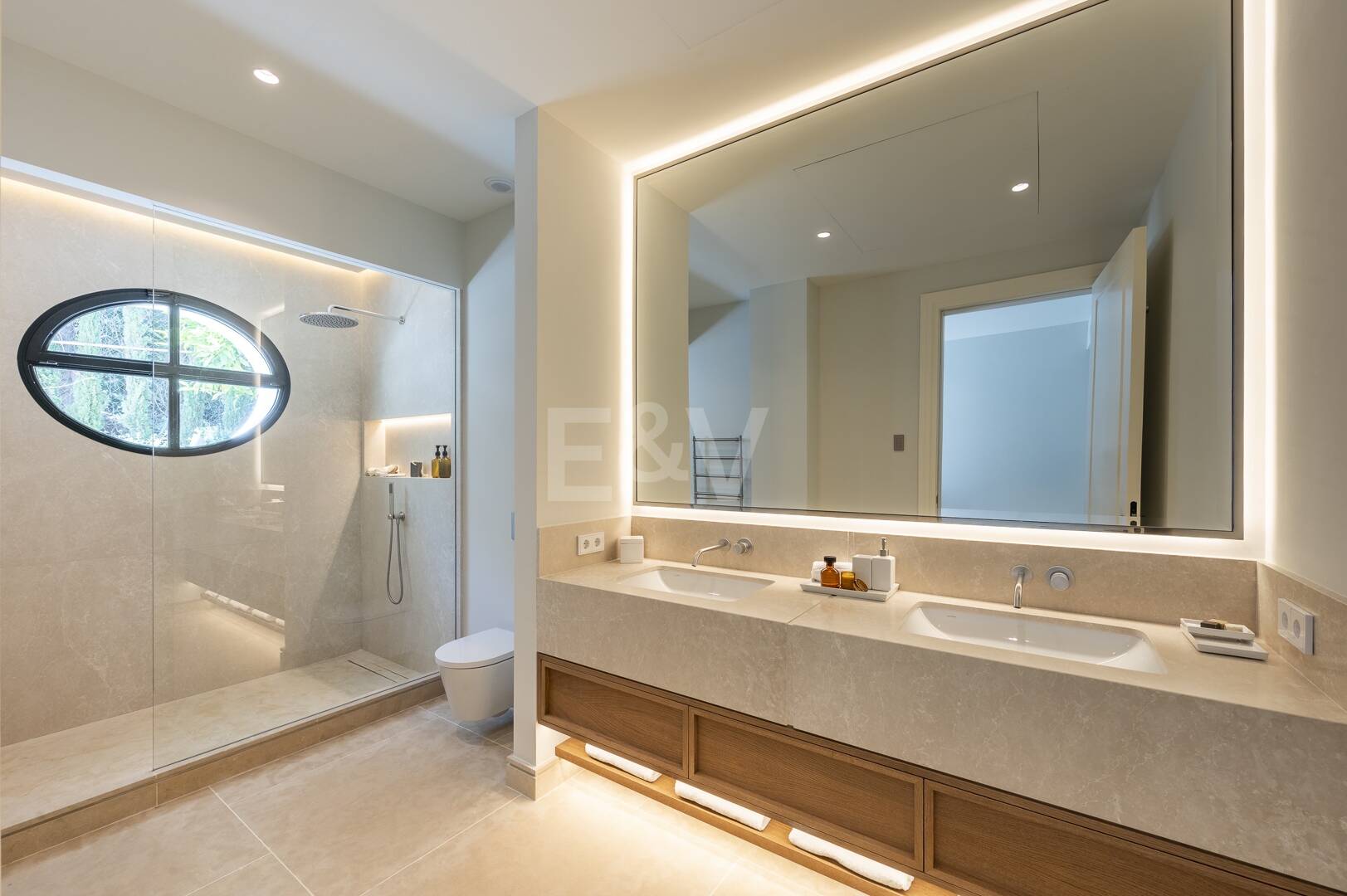 Cascada de Camojan: Modern Classic Jewel with Sea Views