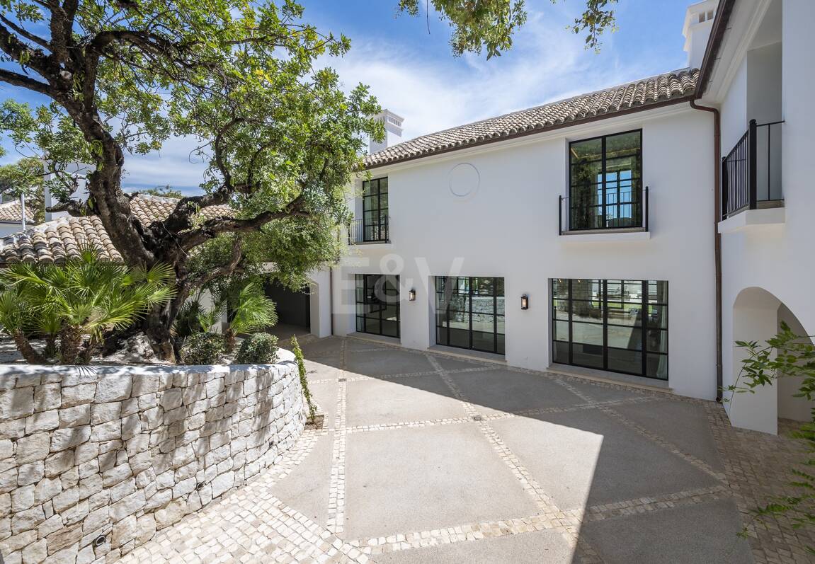 Cascada de Camoján: Modernes klassisches Juwel mit Meerblick