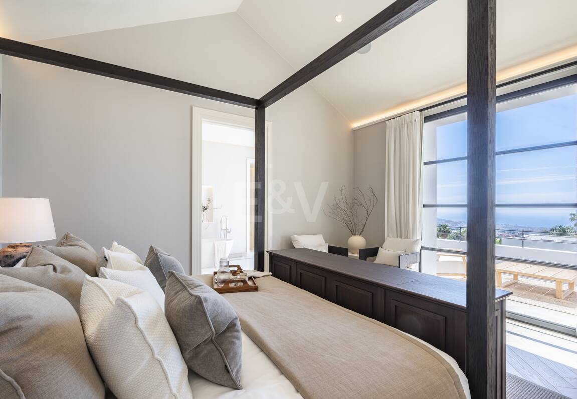 Cascada de Camoján: Modernes klassisches Juwel mit Meerblick