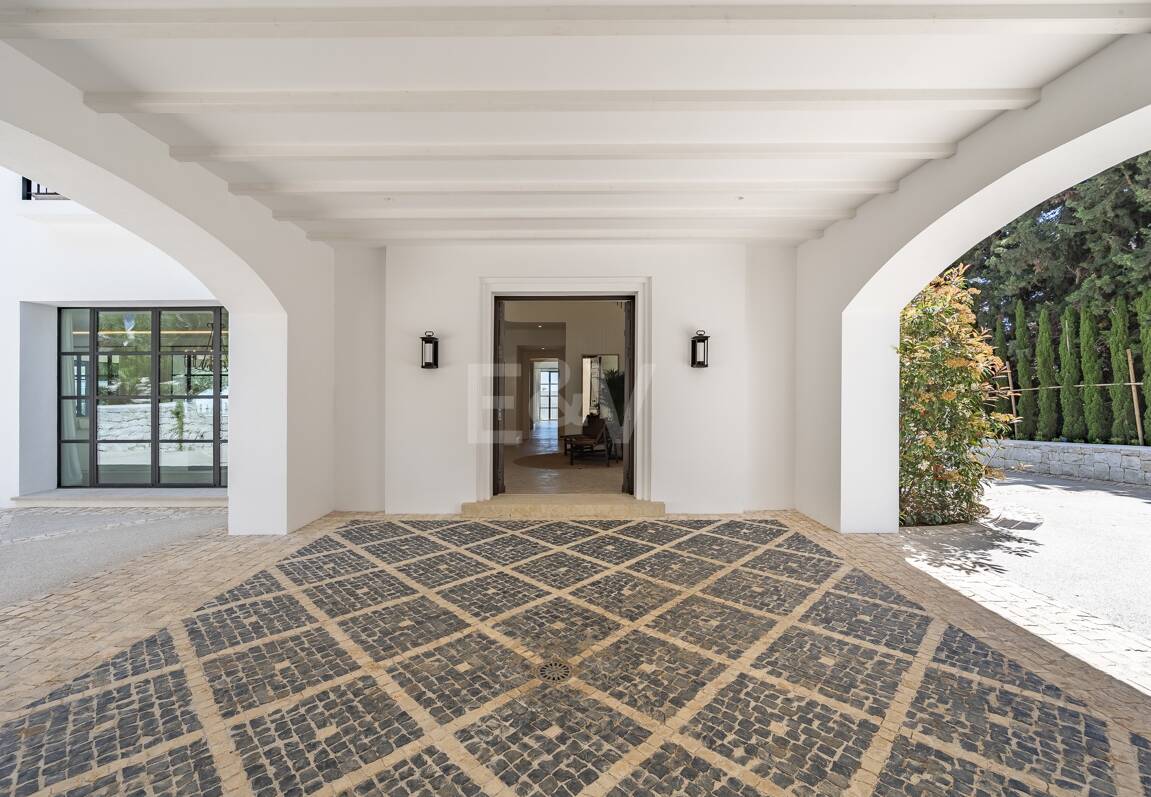 Cascada de Camoján: Modernes klassisches Juwel mit Meerblick