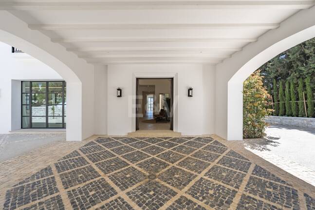 Cascada de Camoján: Modernes klassisches Juwel mit Meerblick