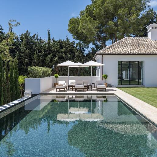 Cascada de Camojan: Modern Classic Jewel with Sea Views