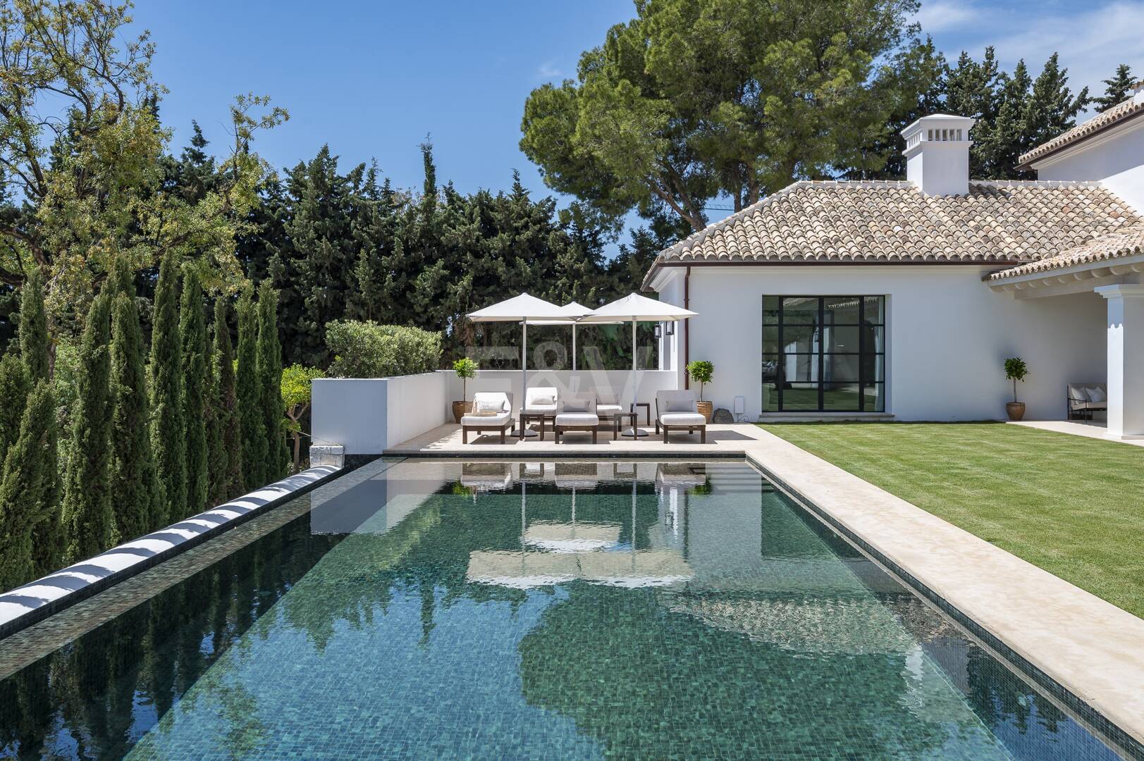 Cascada de Camojan: Modern Classic Jewel with Sea Views