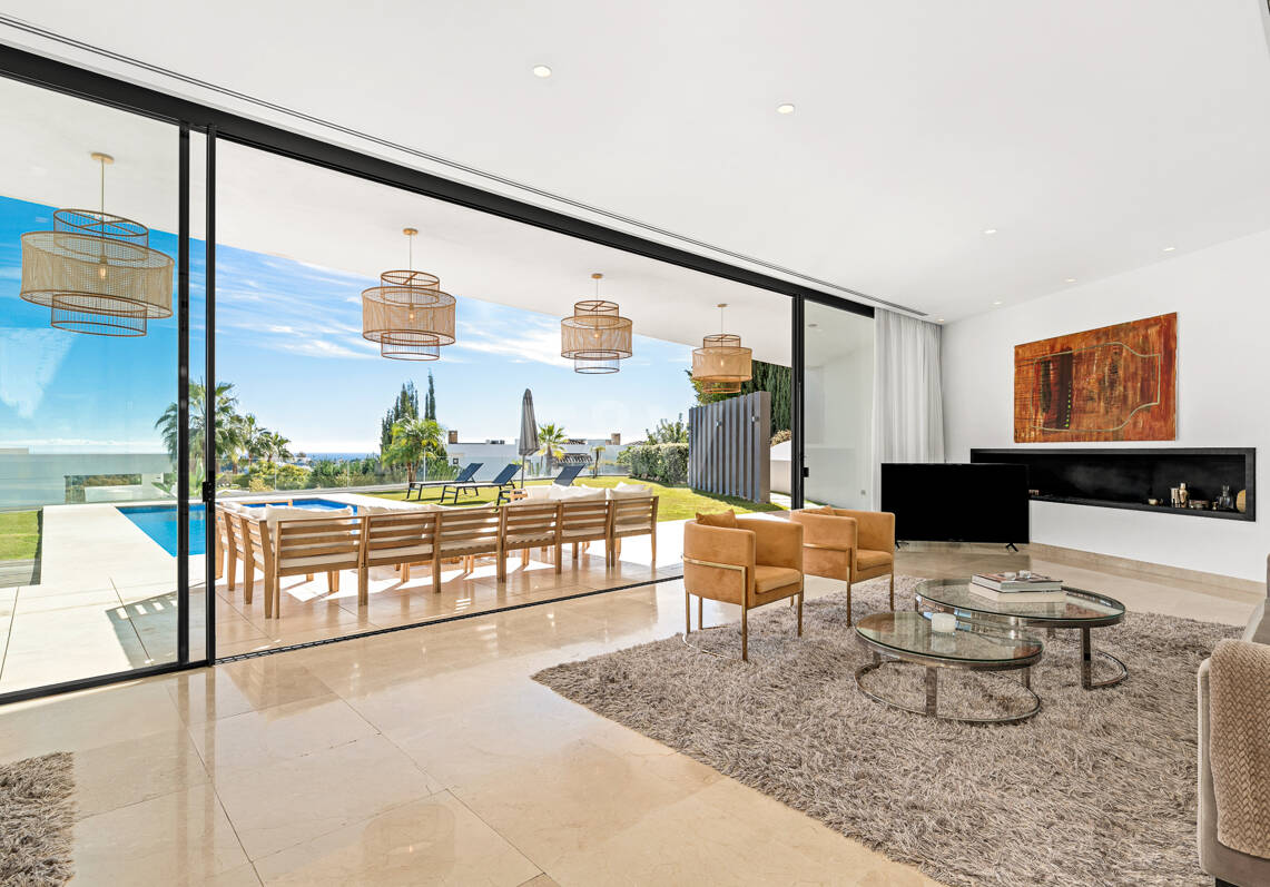 Joyau architectural avec vues dégagées sur la mer et les montagnes
