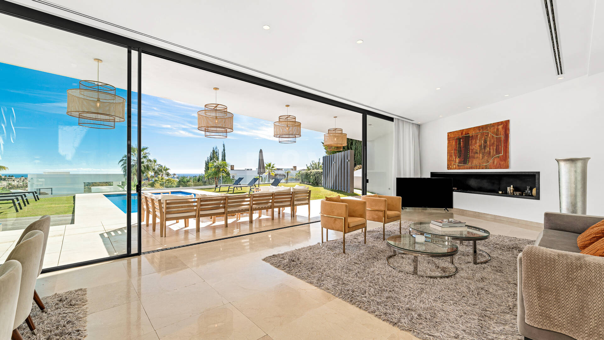 Joyau architectural avec vues dégagées sur la mer et les montagnes