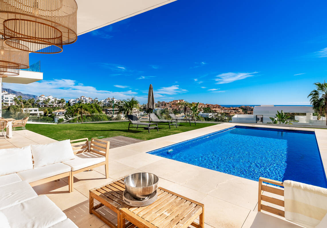 Joyau architectural avec vues dégagées sur la mer et les montagnes