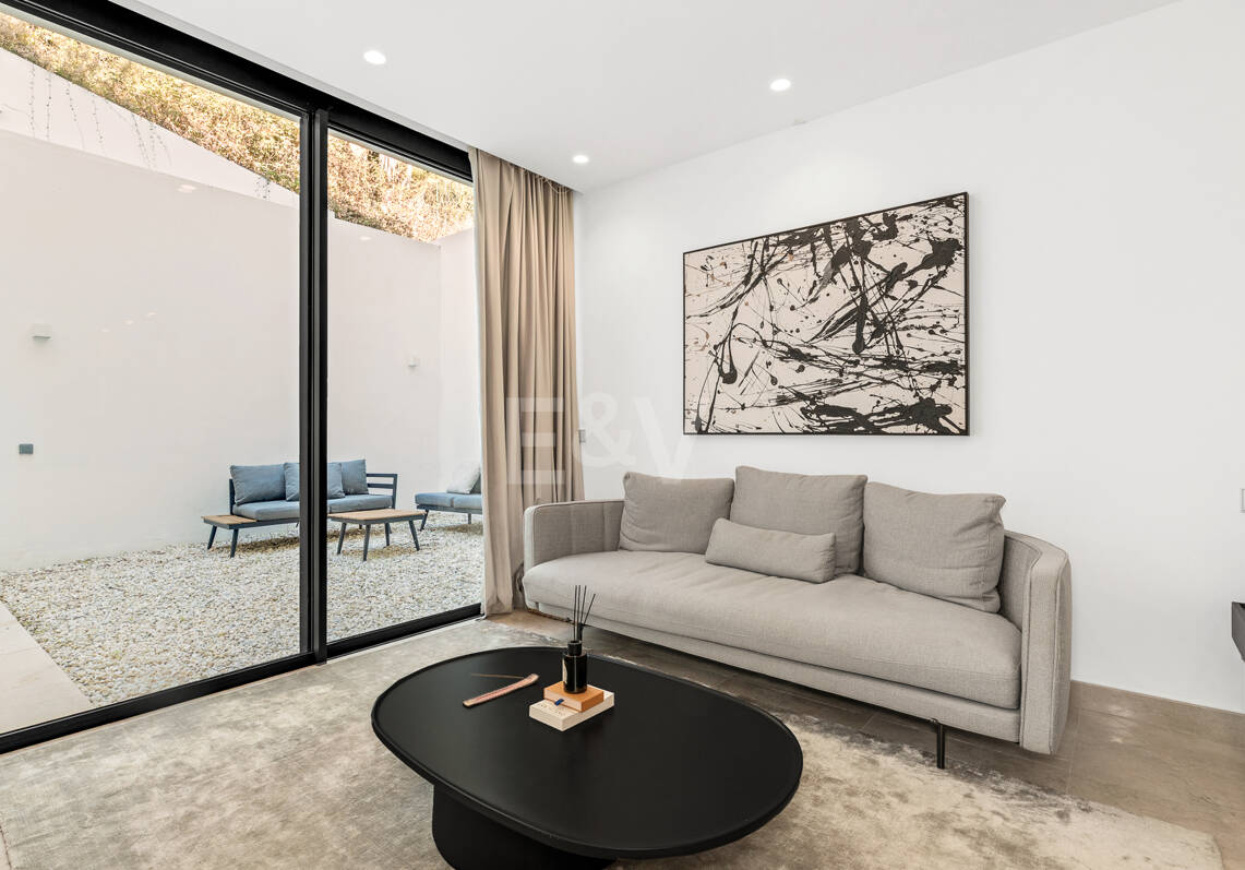 Joyau architectural avec vues dégagées sur la mer et les montagnes