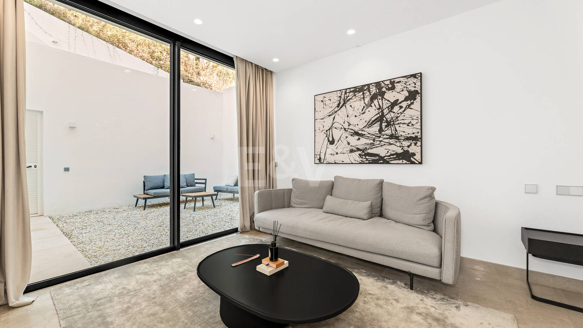 Joyau architectural avec vues dégagées sur la mer et les montagnes