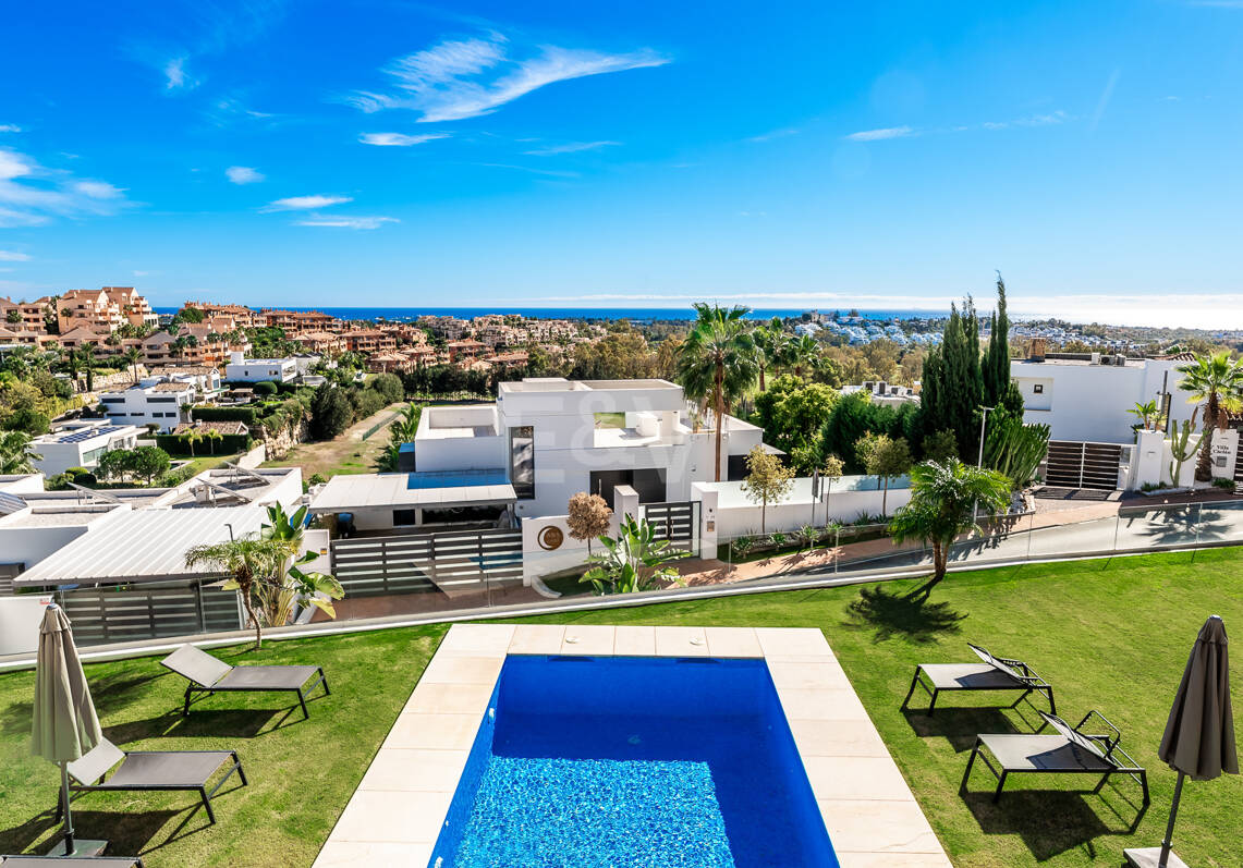 Joyau architectural avec vues dégagées sur la mer et les montagnes