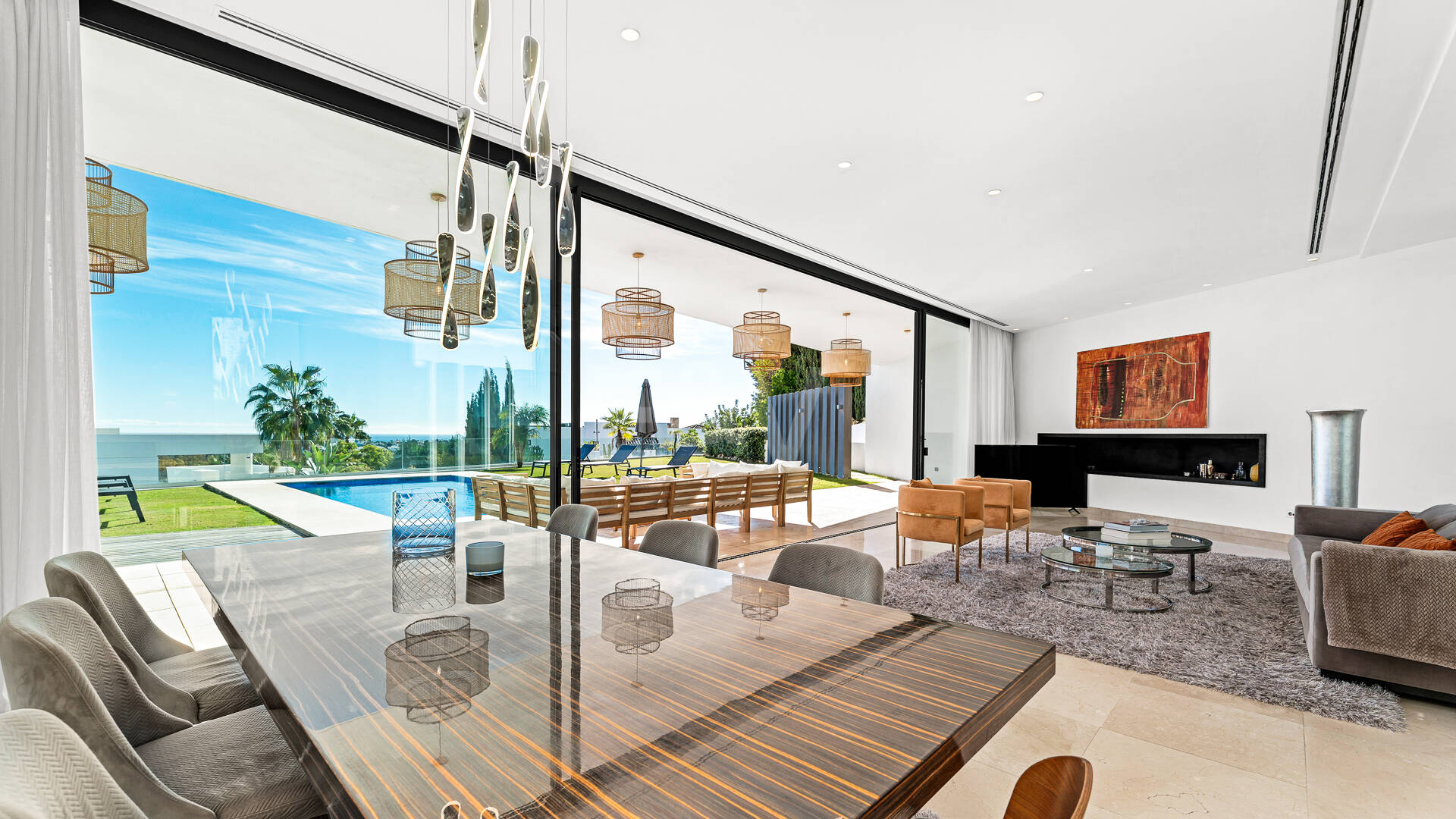 Joyau architectural avec vues dégagées sur la mer et les montagnes