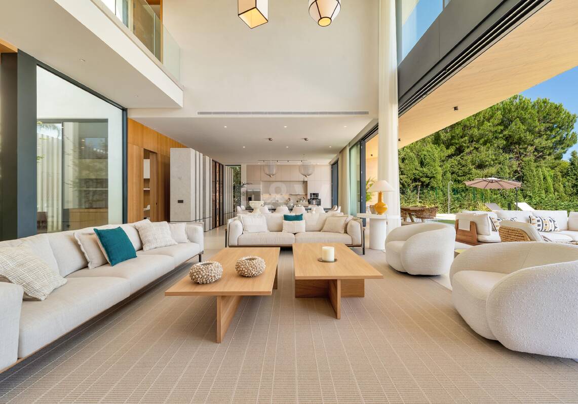 Grand Contemporary Villa with Luxury Amenities and Prime Golfside Living