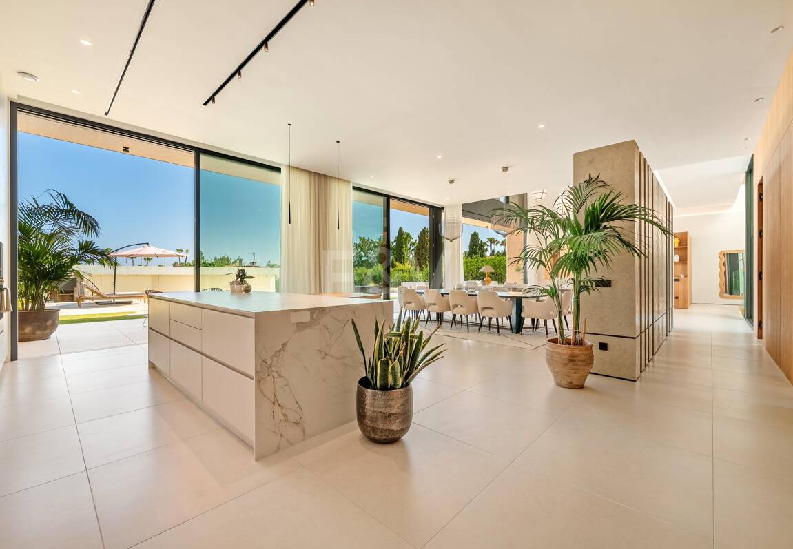 Grand Contemporary Villa with Luxury Amenities and Prime Golfside Living