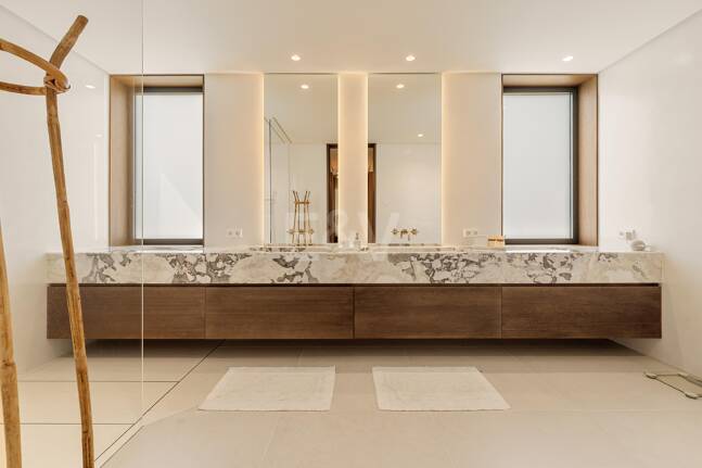 Grand Contemporary Villa with Luxury Amenities and Prime Golfside Living