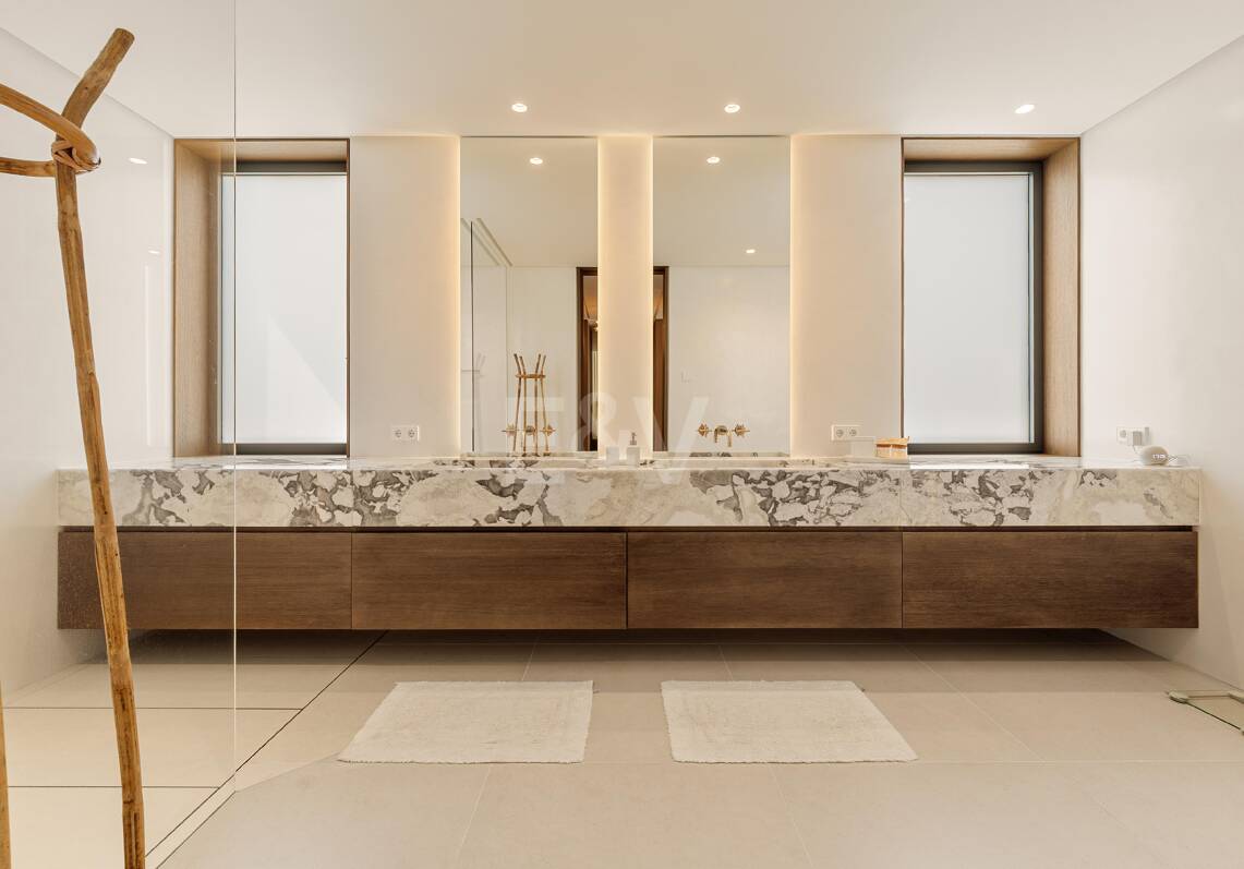 Grand Contemporary Villa with Luxury Amenities and Prime Golfside Living