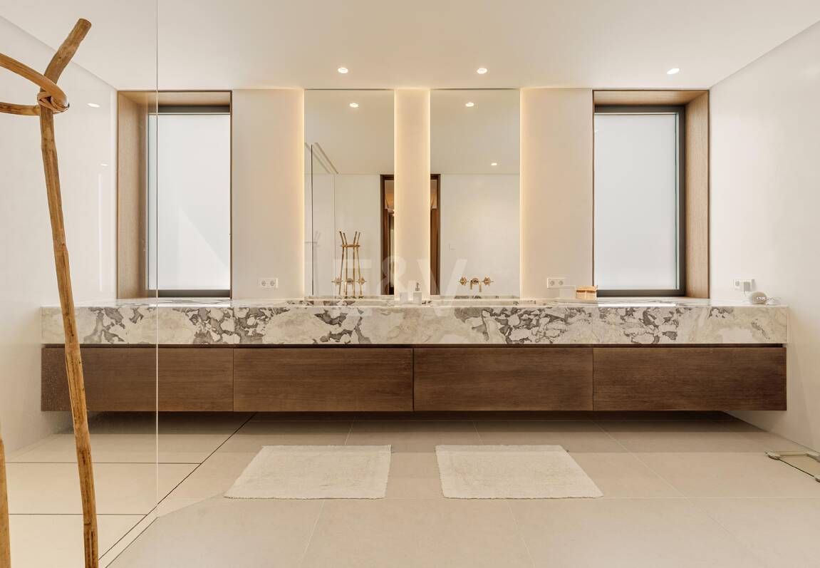 Grand Contemporary Villa with Luxury Amenities and Prime Golfside Living