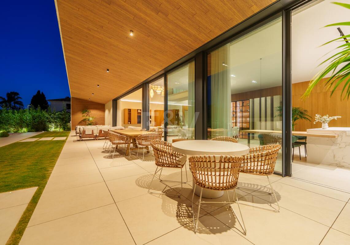 Grand Contemporary Villa with Luxury Amenities and Prime Golfside Living