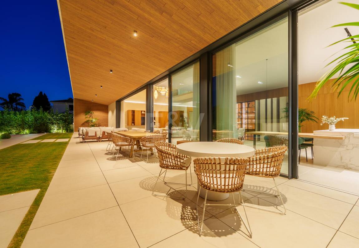 Grand Contemporary Villa with Luxury Amenities and Prime Golfside Living