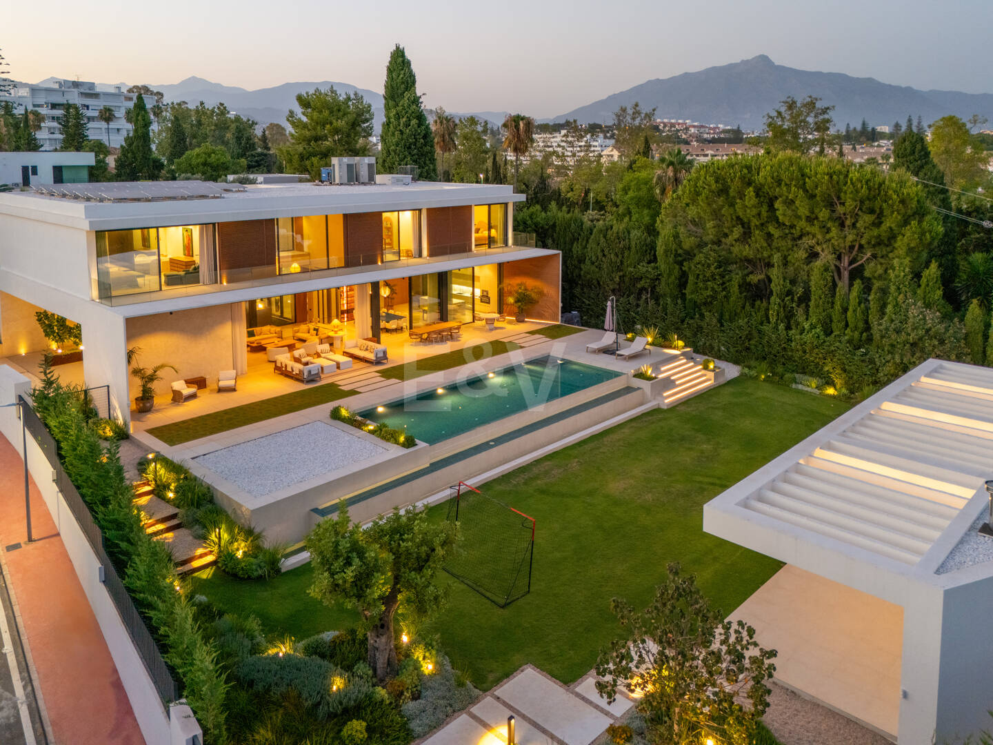 Grand Contemporary Villa with Luxury Amenities and Prime Golfside Living