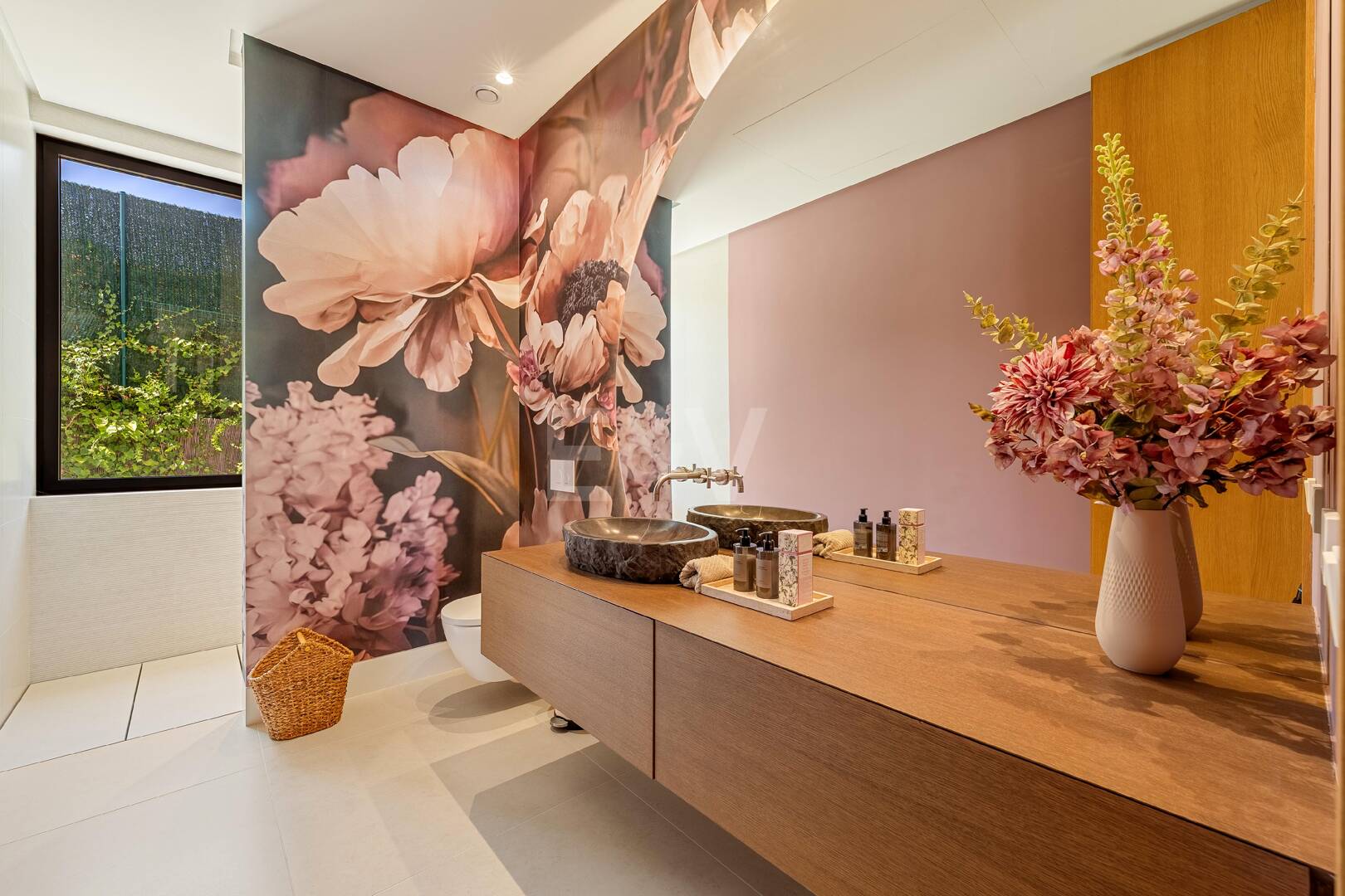 Gran villa contemporánea con lujosas comodidades y vida junto al campo de golf