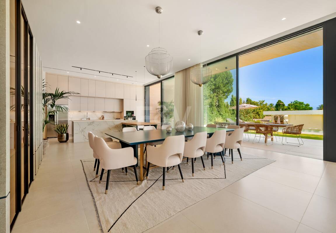 Grand Contemporary Villa with Luxury Amenities and Prime Golfside Living