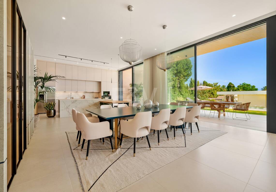 Grand Contemporary Villa with Luxury Amenities and Prime Golfside Living