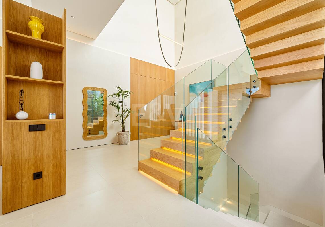 Grand Contemporary Villa with Luxury Amenities and Prime Golfside Living