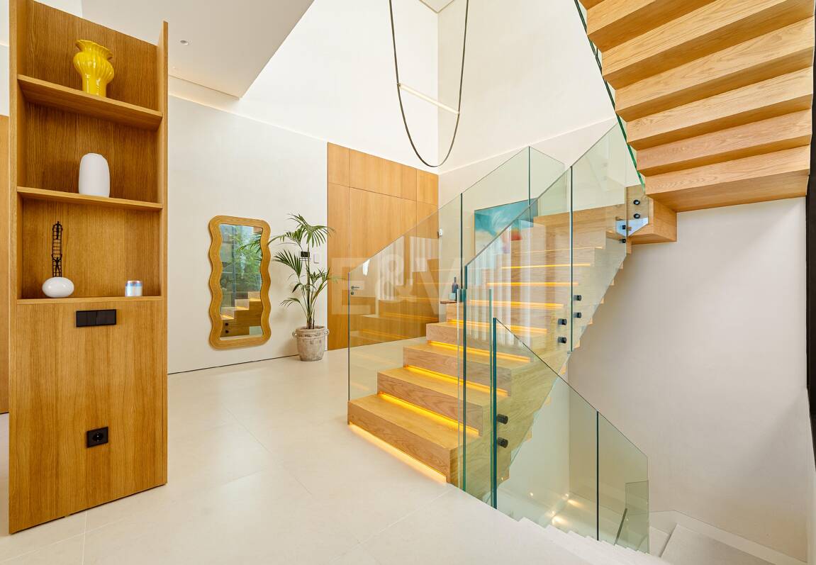 Grand Contemporary Villa with Luxury Amenities and Prime Golfside Living