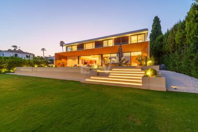 Grand Contemporary Villa with Luxury Amenities and Prime Golfside Living