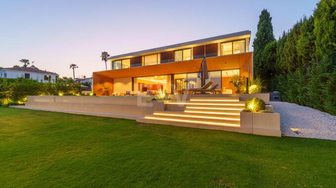 Grand Contemporary Villa with Luxury Amenities and Prime Golfside Living
