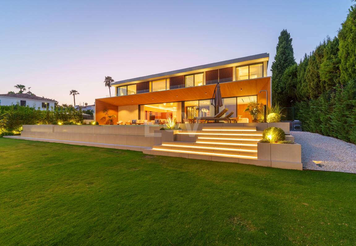 Grand Contemporary Villa with Luxury Amenities and Prime Golfside Living