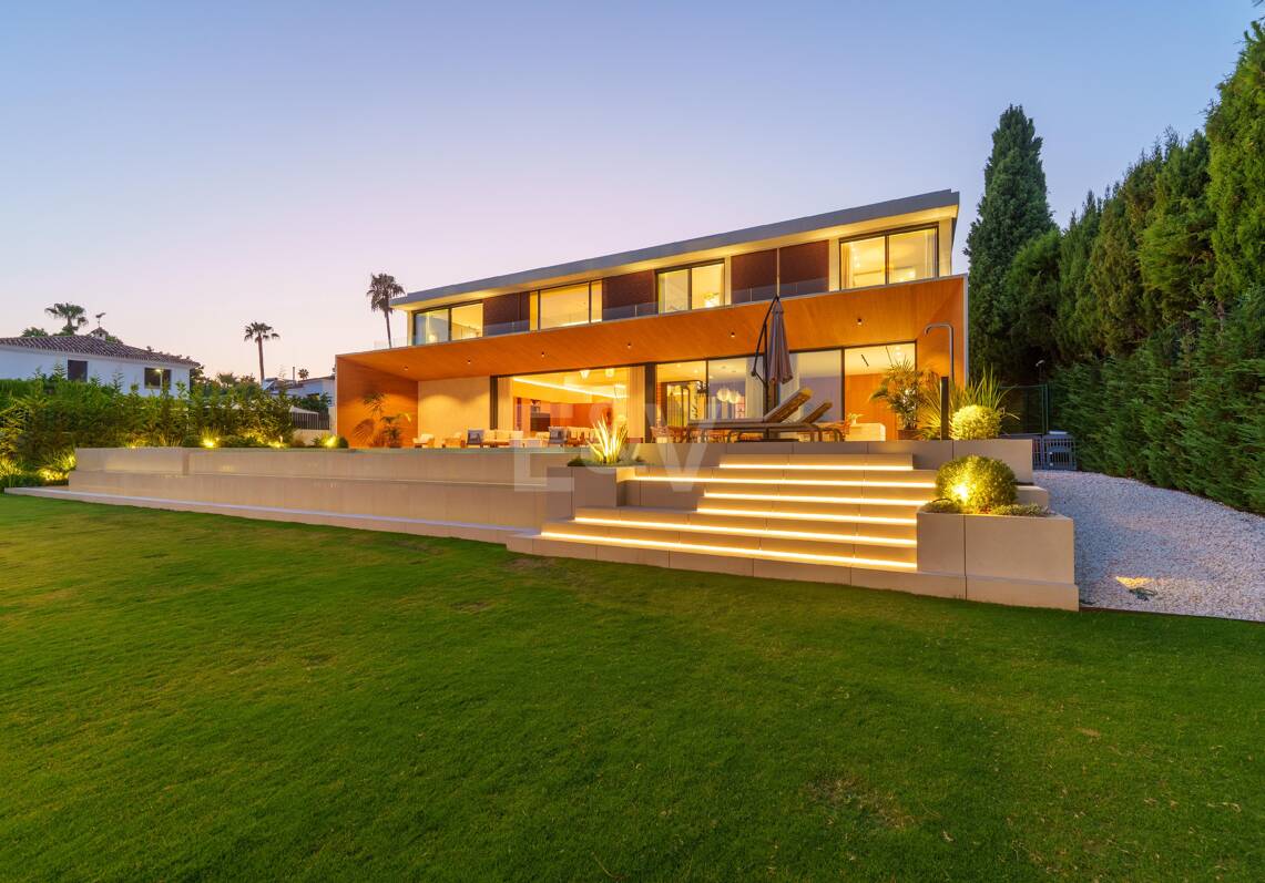 Grand Contemporary Villa with Luxury Amenities and Prime Golfside Living