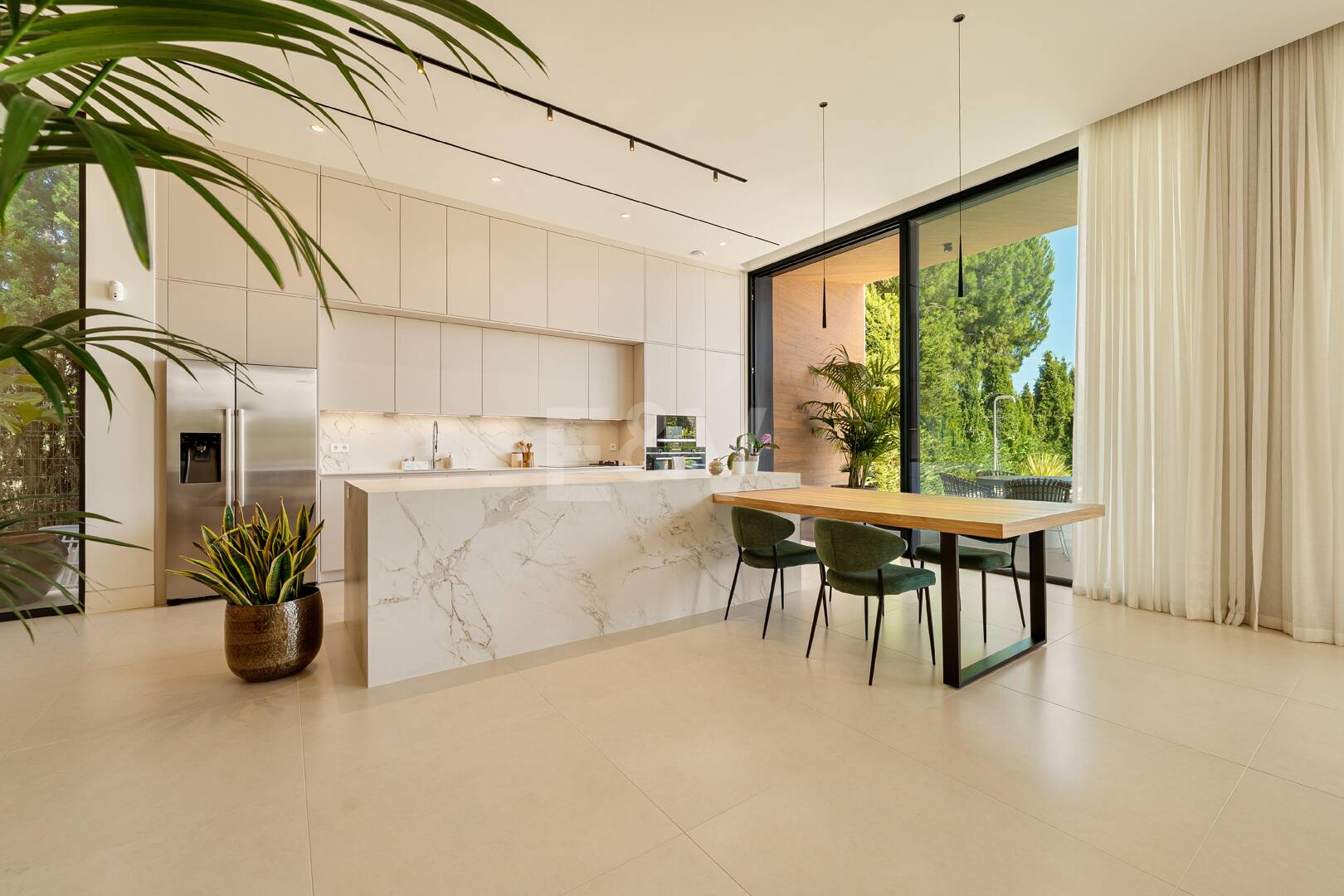 Grand Contemporary Villa with Luxury Amenities and Prime Golfside Living