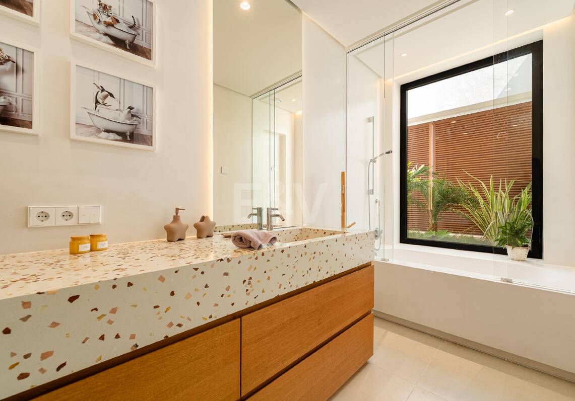 Grand Contemporary Villa with Luxury Amenities and Prime Golfside Living