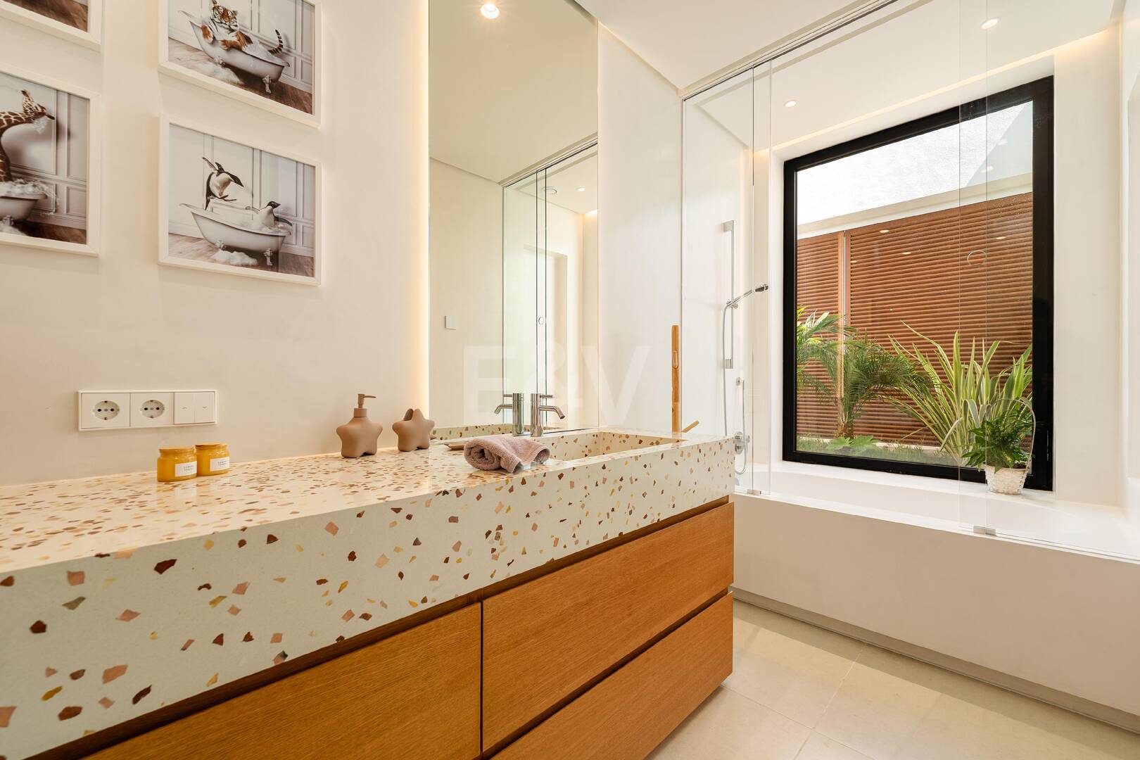 Grand Contemporary Villa with Luxury Amenities and Prime Golfside Living