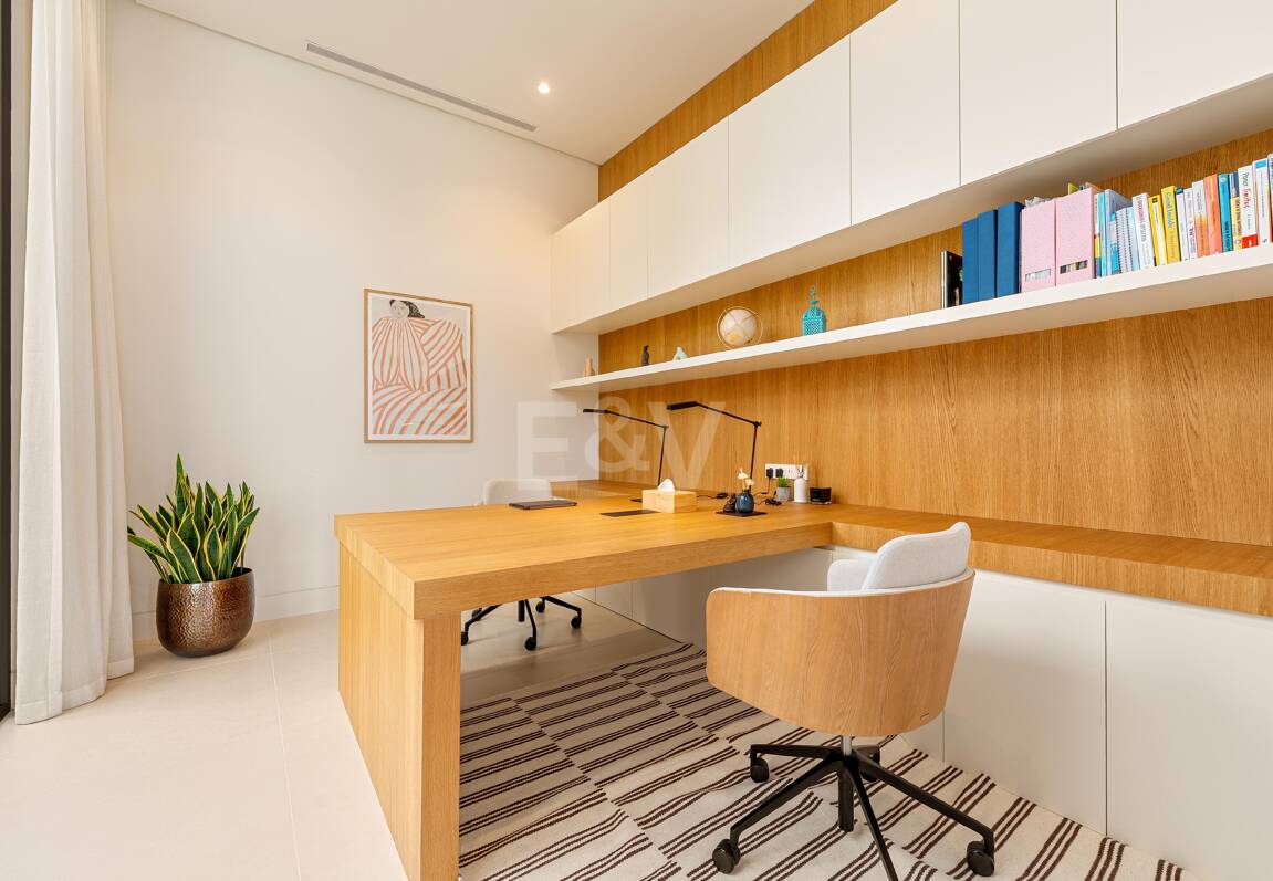 Grand Contemporary Villa with Luxury Amenities and Prime Golfside Living