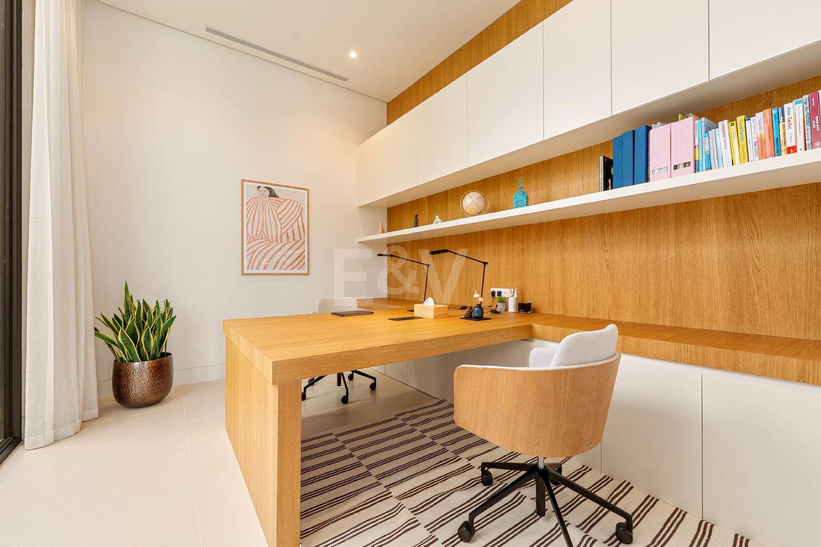 Gran villa contemporánea con lujosas comodidades y vida junto al campo de golf