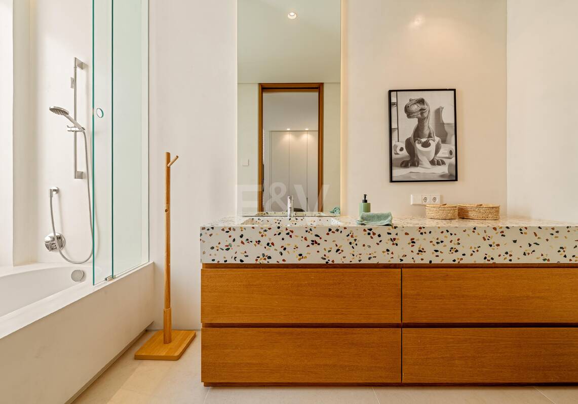 Grand Contemporary Villa with Luxury Amenities and Prime Golfside Living